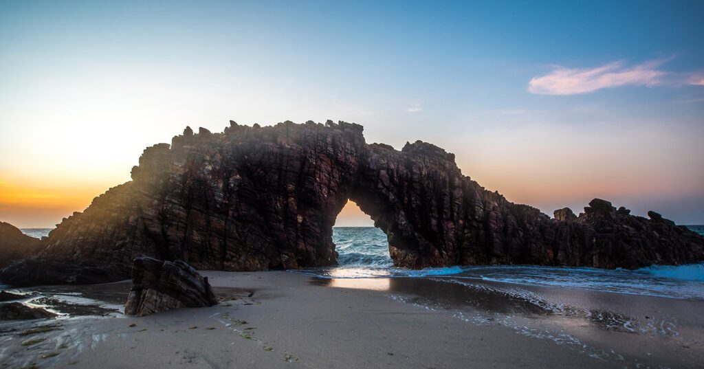 Jericoacoara é um dos destinos mais desejados do Nordeste. A pedra furada está entre os 10 melhores locais para férias no Nordeste.