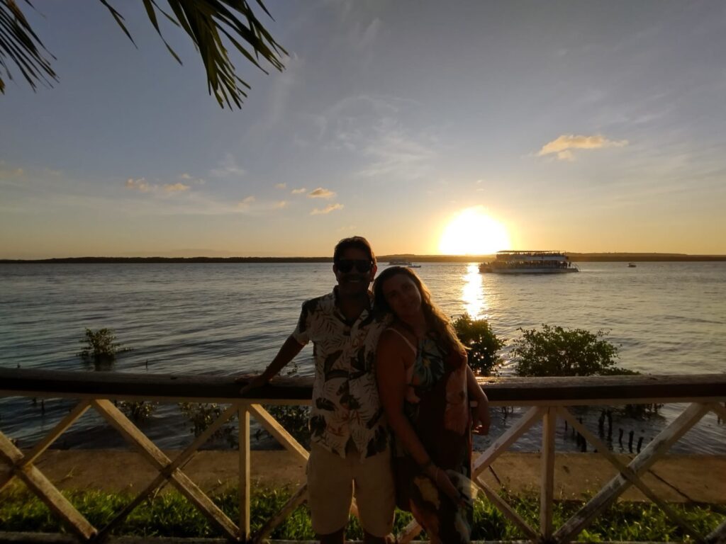 Cabedelo também é famosa pelo seu pôr do sol na Praia do Jacaré, onde você pode assistir ao espetáculo da natureza, ao som do Bolero de Ravel tocado por um saxofonista em um barco. Em suas ferias na Paraíba, é obrigatório conhecer.