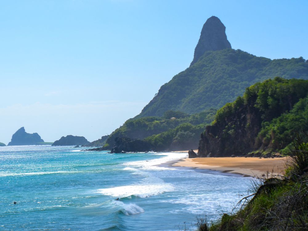 Fernando de Noronha é considerado um dos lugares mais bonitos do mundo e é a estrela das férias em Pernambuco.