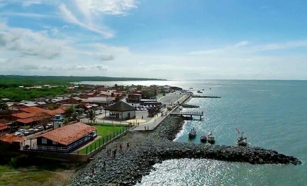 Raposa é uma pequena cidade litorânea que fica a cerca de 30 km de São Luís. 