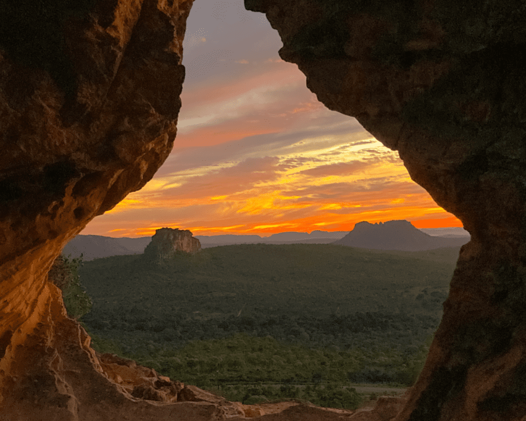 O Portal da Chapada, uma formação rochosa que parece um portal para outro mundo. visita obrigatória em suas férias no Maranhão.