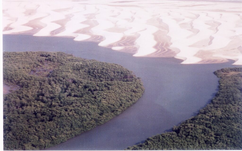 O delta fica na divisa entre o Piauí e o Maranhão, e é um dos principais atrativos da Rota das Emoções, que inclui também Jericoacoara (CE) e Lençóis Maranhenses (MA). 